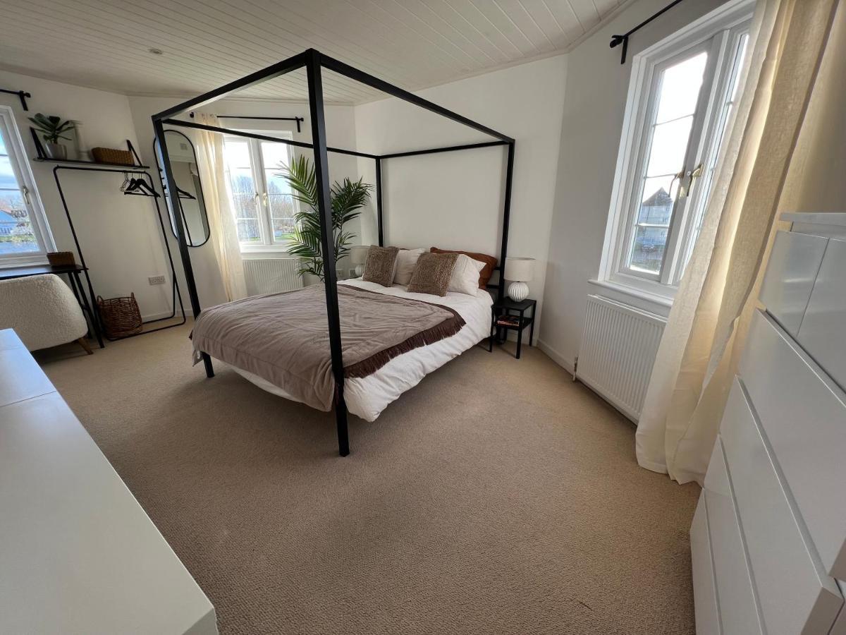 Barnsley, Turret House Windrush Lake サウス・サーニー エクステリア 写真