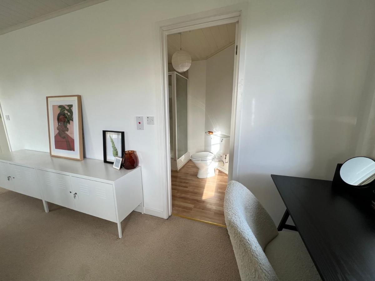 Barnsley, Turret House Windrush Lake サウス・サーニー エクステリア 写真
